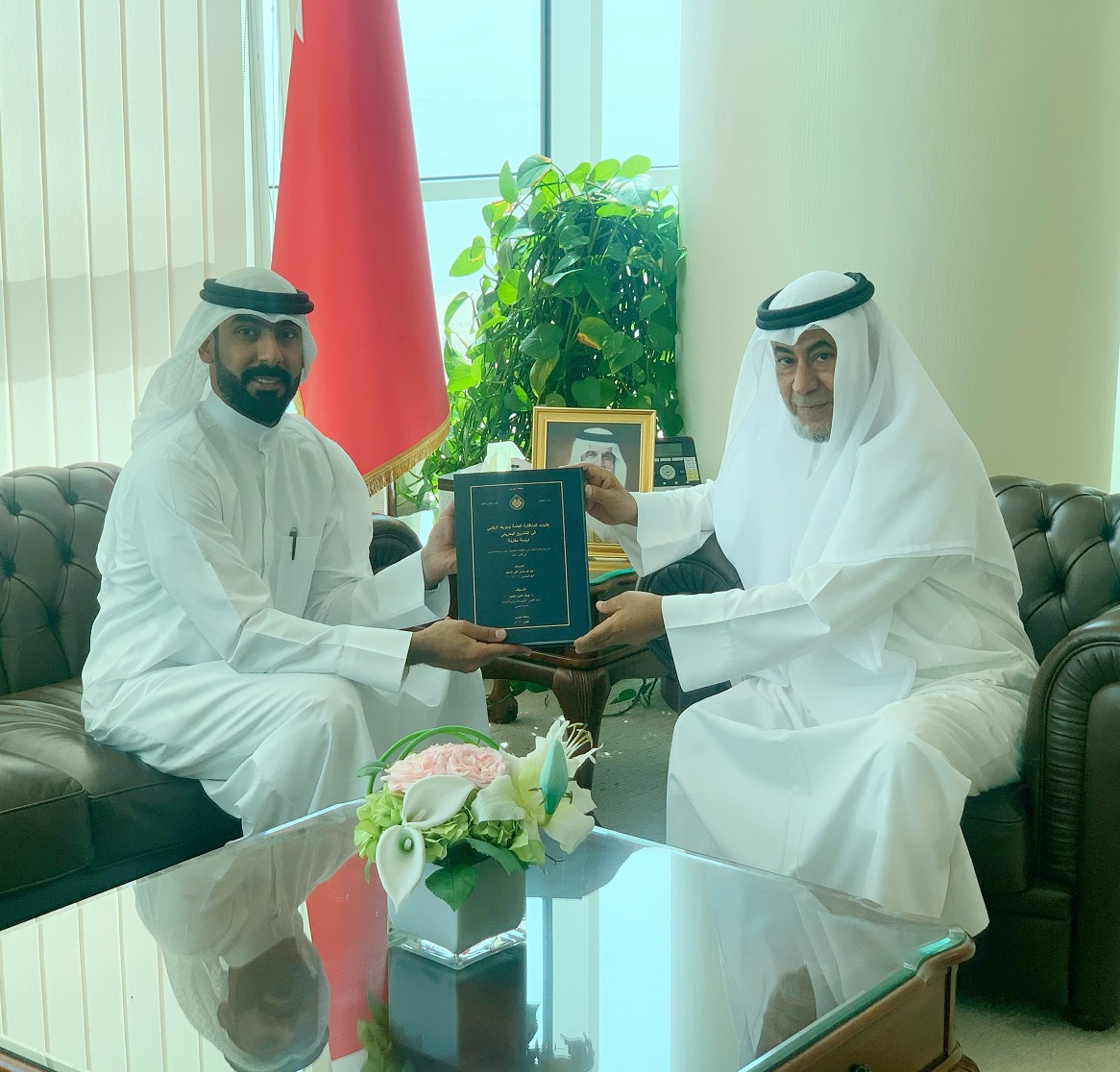 وزير شؤون مجلسي الشورى والنواب يستقبل الباحث عبدالله الماجد